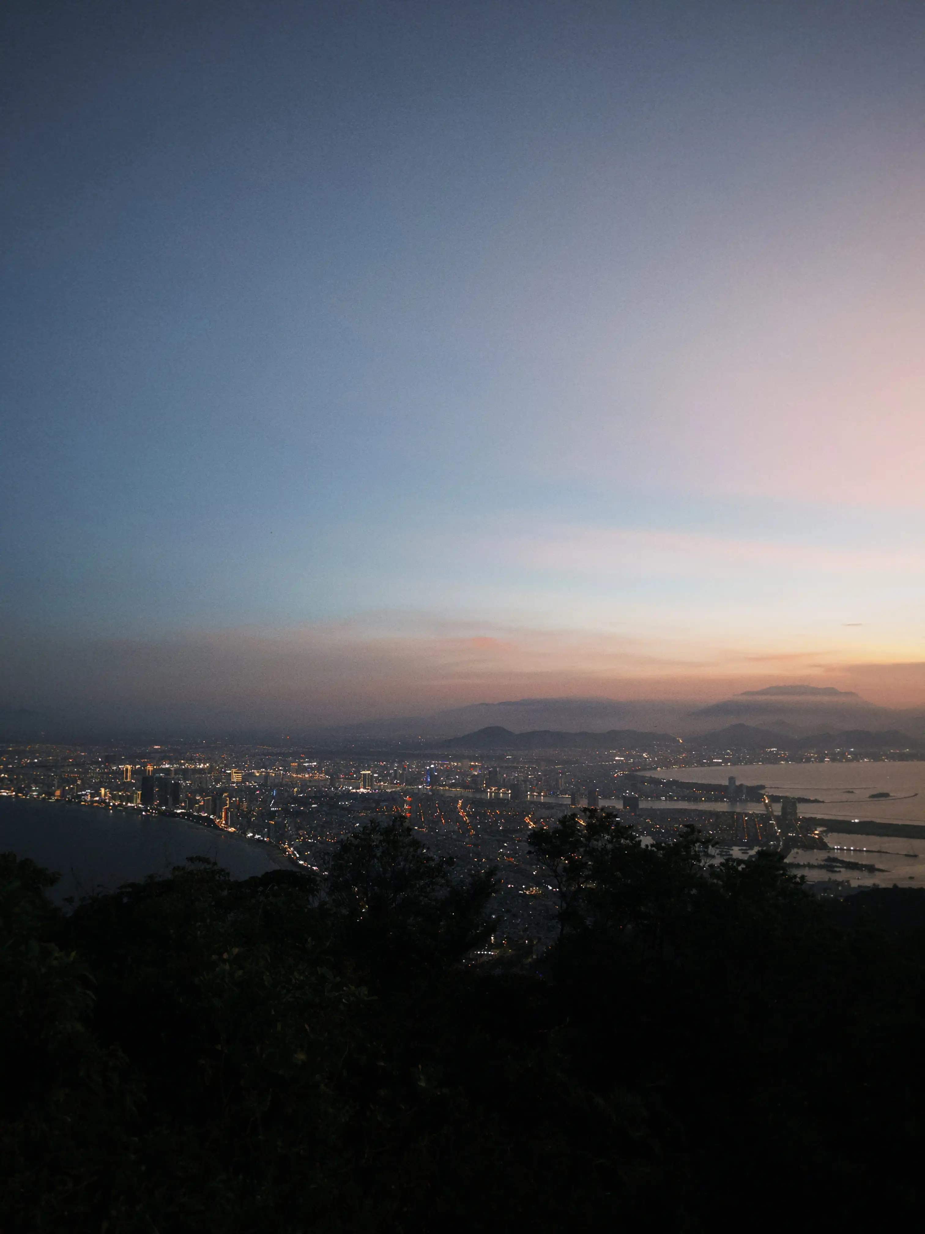 Son Tra Peninsula (sunset & city view at night by hiking) — photo 2