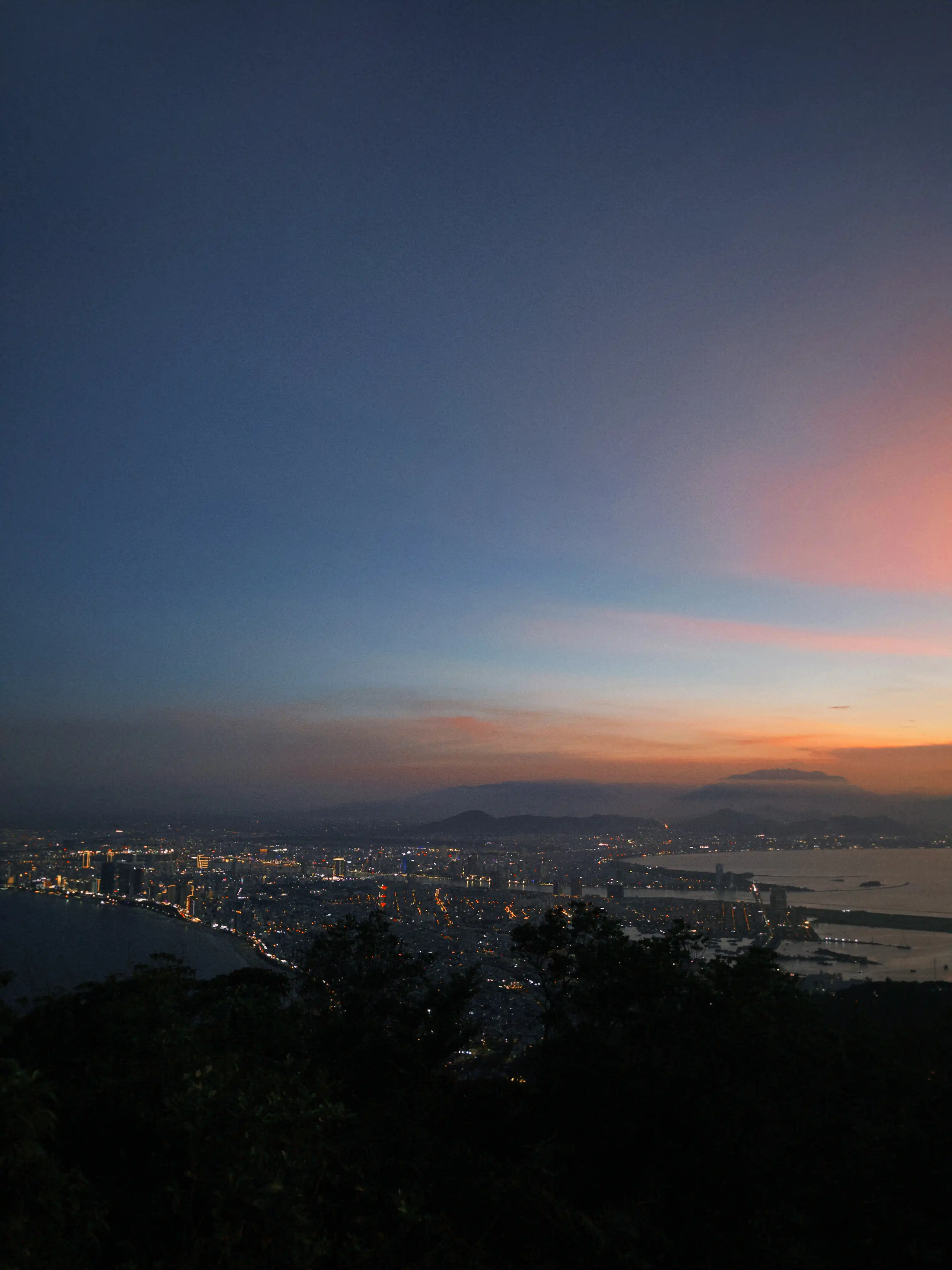 Son Tra Peninsula (sunset & city view at night by hiking) — photo 6