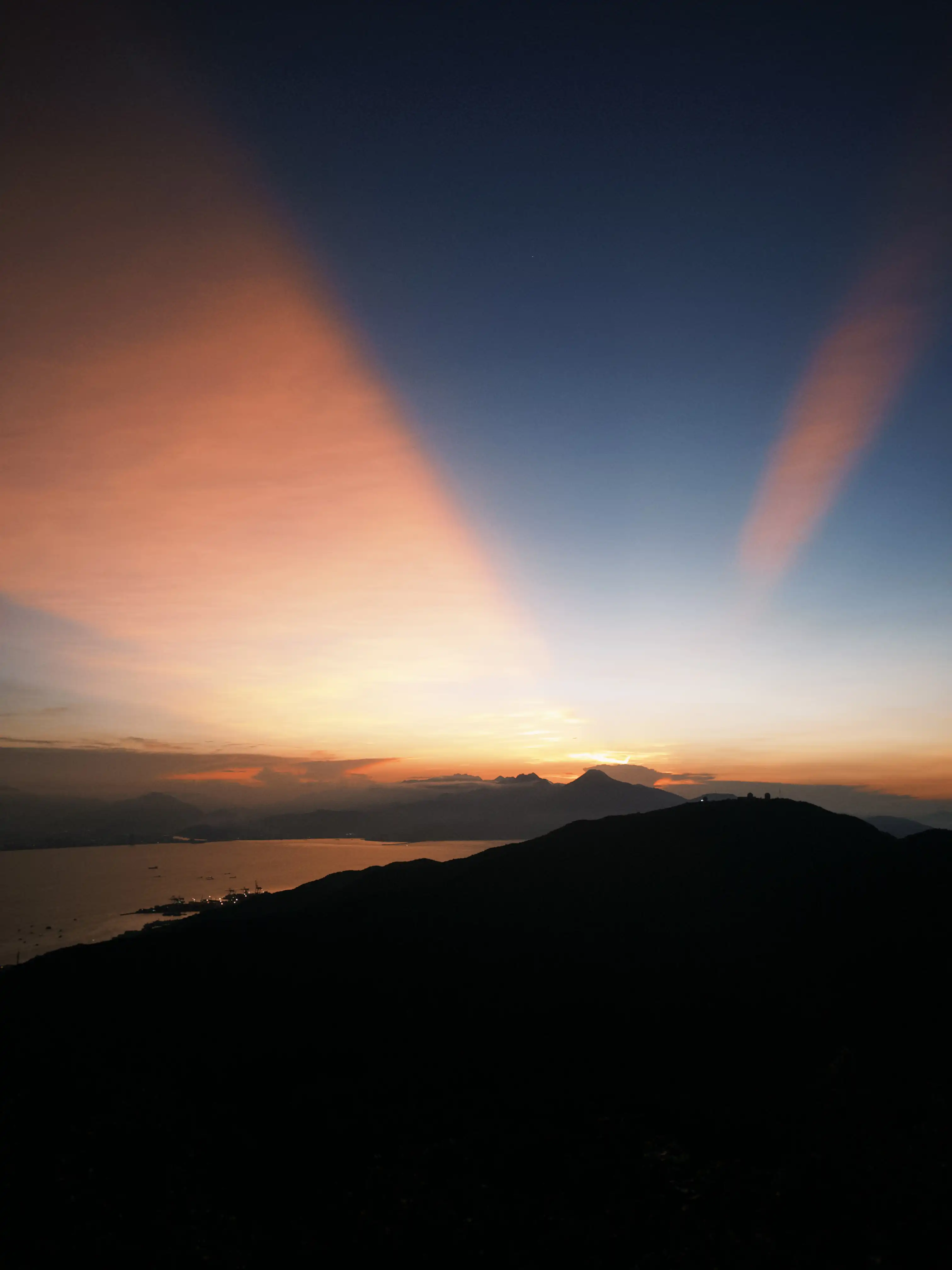 Mable Mountain + Son Tra Peninsula (sunset & city view at night) — photo 1